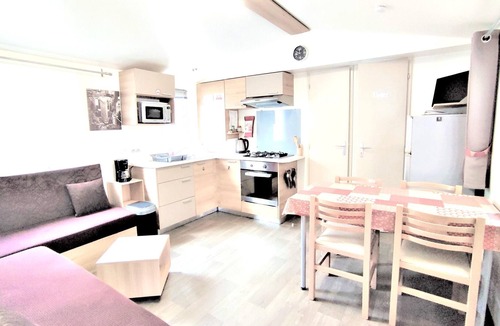 Saint-Jean-de-Monts House | Homerez - Nice bungalow 1 km away from the beach for 4 ppl. with shared pool