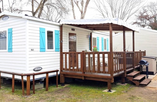 Saint-Jean-de-Monts House | Homerez - Nice bungalow for 4 ppl. with shared pool at Saint-Jean-de-Monts