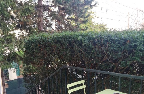 Chatou Apartment | Homerez - Nice appartement for 5 ppl. with garden and balcony at Chatou