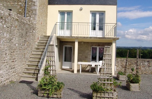 Montmartin-sur-Mer Apartment | Homerez - Nice appartement 2 km away from the beach for 4 ppl. with shared pool