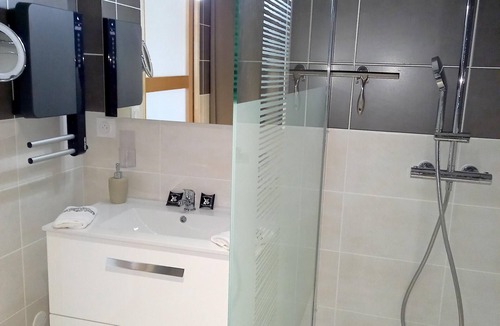 Embreville House | Homerez - Nice house for 4 ppl. with terrace at Embreville