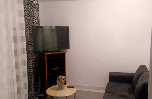 Montgeron House | Homerez - Nice house for 2 ppl. with terrace at Montgeron