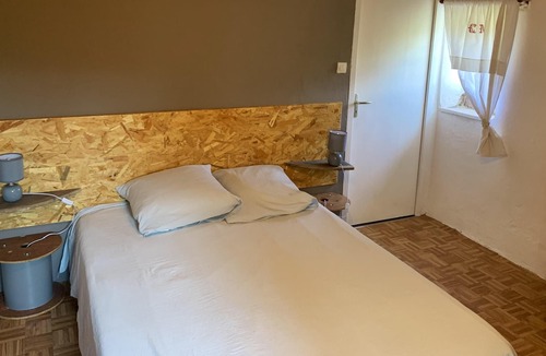 Nauviale House | Homerez - Nice house for 4 ppl. with shared pool, garden and terrace at Nauviale