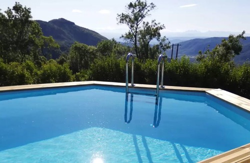 Gourdon House | Homerez - Nice house for 4 ppl. with shared pool and terrace at Saint-Priest