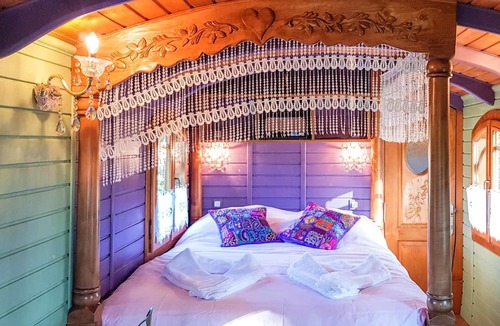 Bussac-Foret House | Homerez - Nice property for 2 ppl. with shared pool at Bussac-Forêt