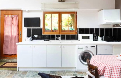 Ville-d'Avray Apartment | Homerez - Nice studio 1 km away from the slopes for 2 ppl. at Ville-d'Avray