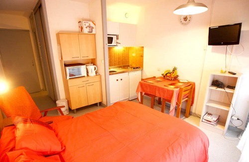 Dax Apartment | Homerez - Nice studio for 2 ppl. with balcony at Dax