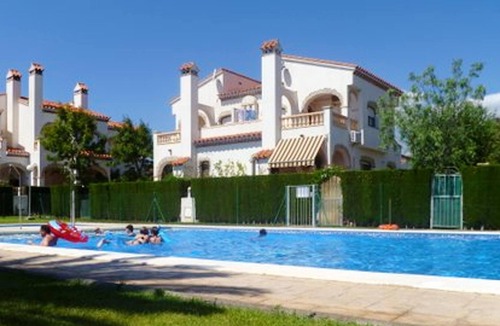 El Casalot Villa | Homerez - Nice villa for 8 ppl. with shared pool and garden at Miami Platja