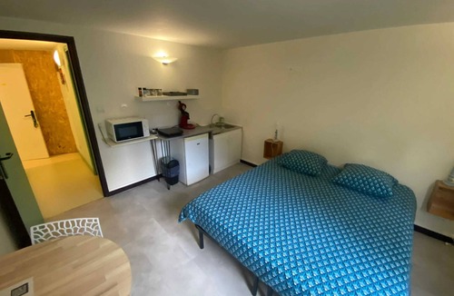 Cherbourg-en-Cotentin Apartment | Homerez - Studio Cherbourg-en-Cotentin
