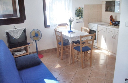 Prvic Luka Apartment | Homerez - Sea View Apt in Prvić Luka