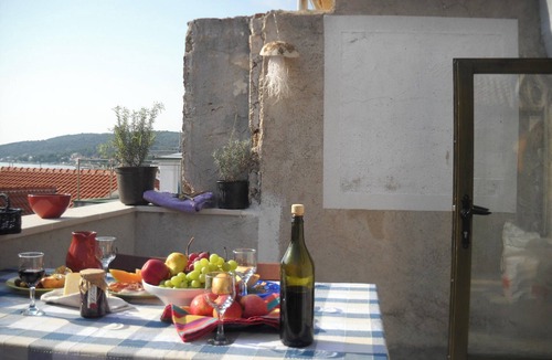 Betina Apartment | Homerez - Seaside Apartment with Views in Betina, 75 m²