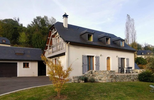 Arras-en-Lavedan House | Homerez - Spacious house for 7 ppl. with terrace and balcony at Arras-en-Lavedan