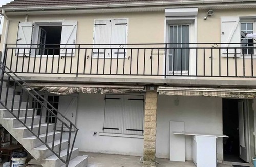 Pierrelaye Apartment | Homerez - Spacious apartment in Pierrelaye with garden view