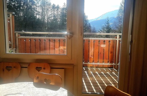 Noes Apartment | Homerez - Spacious Apartment in Lens with Mountain View