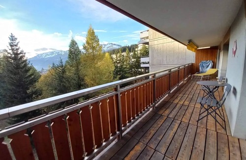 Noes Apartment | Homerez - Spacious Apartment in Lens with Mountain View