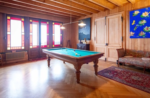 Bullet Ski Chalet | Homerez - Spacious Chalet in Bullet with Mountain View