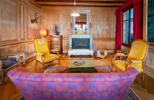 Bullet Ski Chalet | Homerez - Spacious Chalet in Bullet with Mountain View