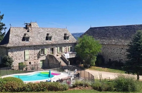 La Bastide-l'Eveque Villa | Homerez - Spacious villa with pool in Bas-Ségala