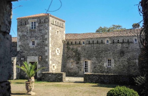 Landevieille House | Homerez - Spacious house for 6 ppl. with garden and terrace at Landevieille