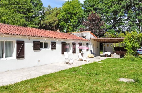 Venansault House | Homerez - Spacious House in Venansault with Garden and Terrace
