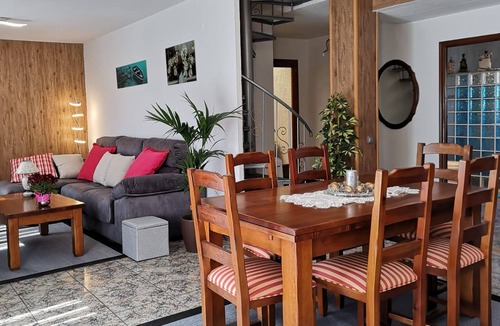Deltebre House | Homerez - Spacious House in Deltebre, Terrace Included