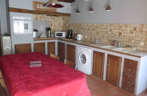 Razes House | Homerez - Spacious House with Shared Pool in Razès
