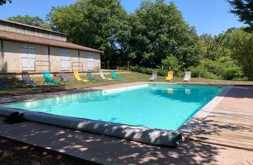 Razes House | Homerez - Spacious House with Shared Pool in Razès