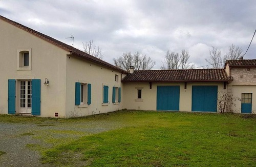 Albi House | Homerez - Spacious house with terrace and balcony
