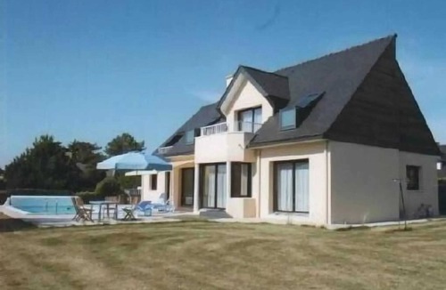 Concarneau Villa | Homerez - Spacious Villa in Concarneau with Private Pool