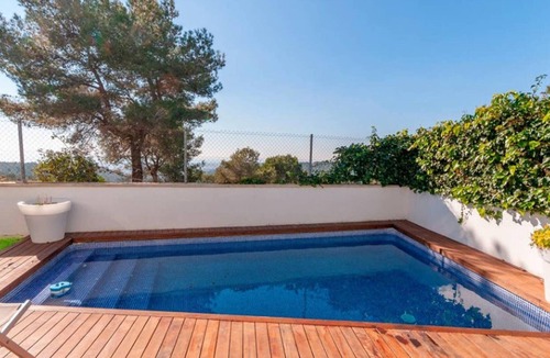 Canyelles Villa | Homerez - Spacious villa 9 km away from the beach for 6 ppl. with swimming-pool