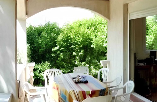 Aimargues Villa | Homerez - Spacious Villa in Aimargues with Private Pool