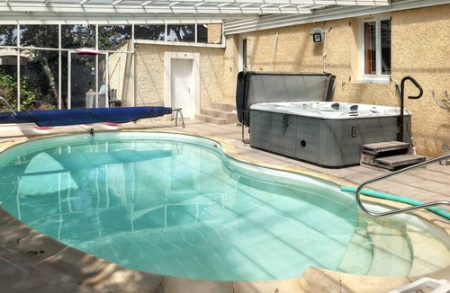 Bouchet Villa | Homerez - Spacious Villa with Pool in Bouchet