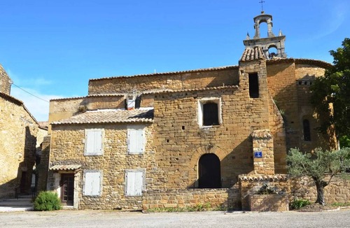 Bouchet Villa | Homerez - Spacious Villa with Pool in Bouchet