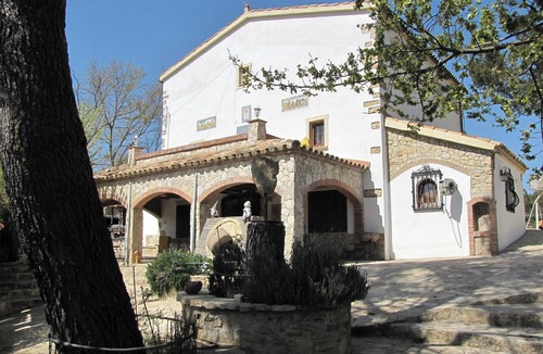Querol Villa | Homerez - Spacious Villa in Querol with Private Pool and Jacuzzi