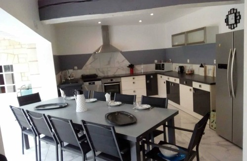 Ranton Villa | Homerez - Spacious villa with private pool in Ranton - 330 m²