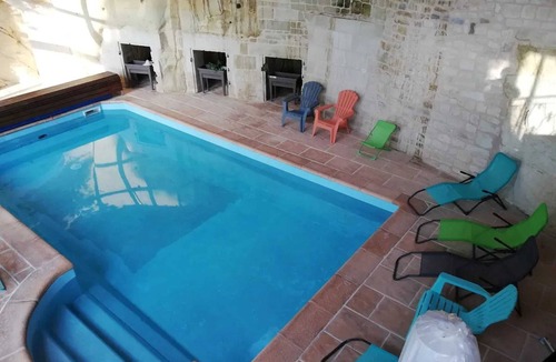 Ranton Villa | Homerez - Spacious villa with private pool in Ranton - 330 m²