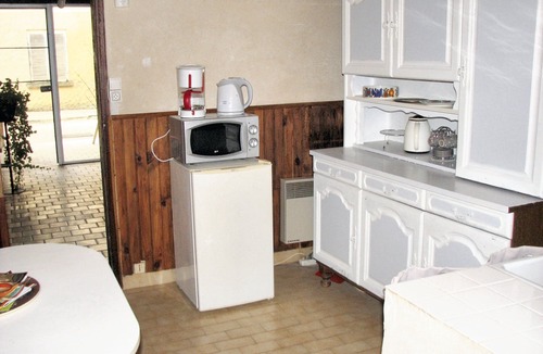 Beaumont-du-Perigord Apartment | Homerez - Studio in Beaumont-du-Périgord