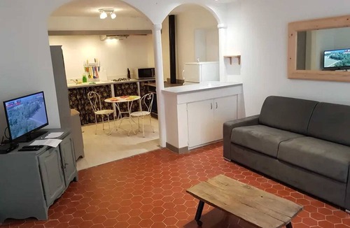 Montagnac-Montpezat Apartment | Homerez - Studio in Montagnac-Montpezat