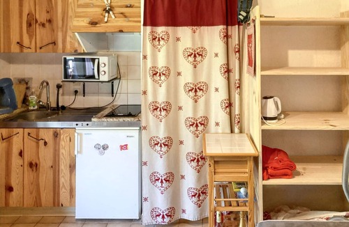 Thollon-les-Memises Apartment | Homerez - Studio Thollon-les-Mémises