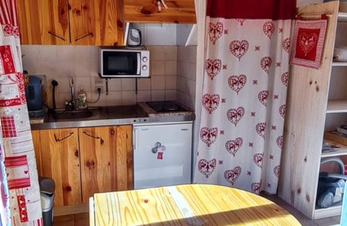 Thollon-les-Memises Apartment | Homerez - Studio Thollon-les-Mémises