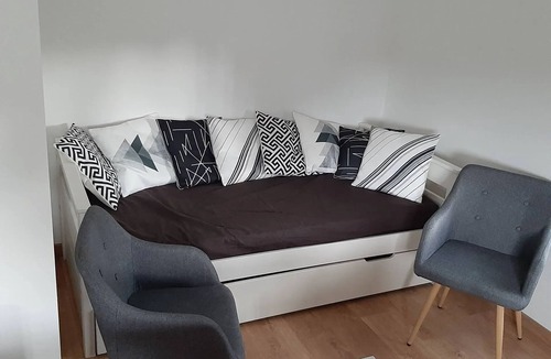 Barzy-en-Thierache Apartment | Homerez - Studio Barzy-en-Thiérache