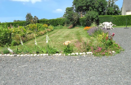 Vierville-sur-Mer Apartment | Homerez - Studio in Vierville-sur-Mer