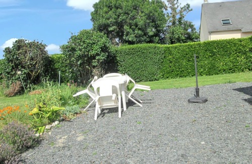 Vierville-sur-Mer Apartment | Homerez - Studio in Vierville-sur-Mer