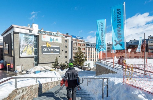 Pas de la Casa Apartment | Homerez - Studio 200 m away from the slopes for 4 ppl. at Pas de la Casa