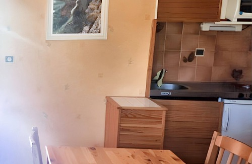 Greoux-les-Bains Apartment | Homerez - Studio in Gréoux-les-Bains