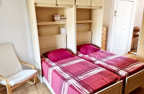 Greoux-les-Bains Apartment | Homerez - Studio in Gréoux-les-Bains