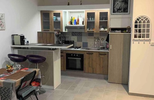 Montmuzard Apartment | Homerez - Studio in Dijon with terrace