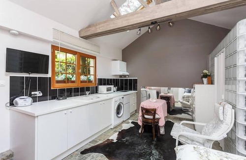 Ville-d'Avray Apartment | Homerez - Studio in Ville-d'Avray