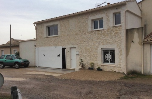 Lunel-Viel Apartment | Homerez - Studio in Lunel-Viel