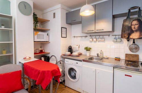 19th Arrondissement Apartment | Homerez - Studio Paris - convivial